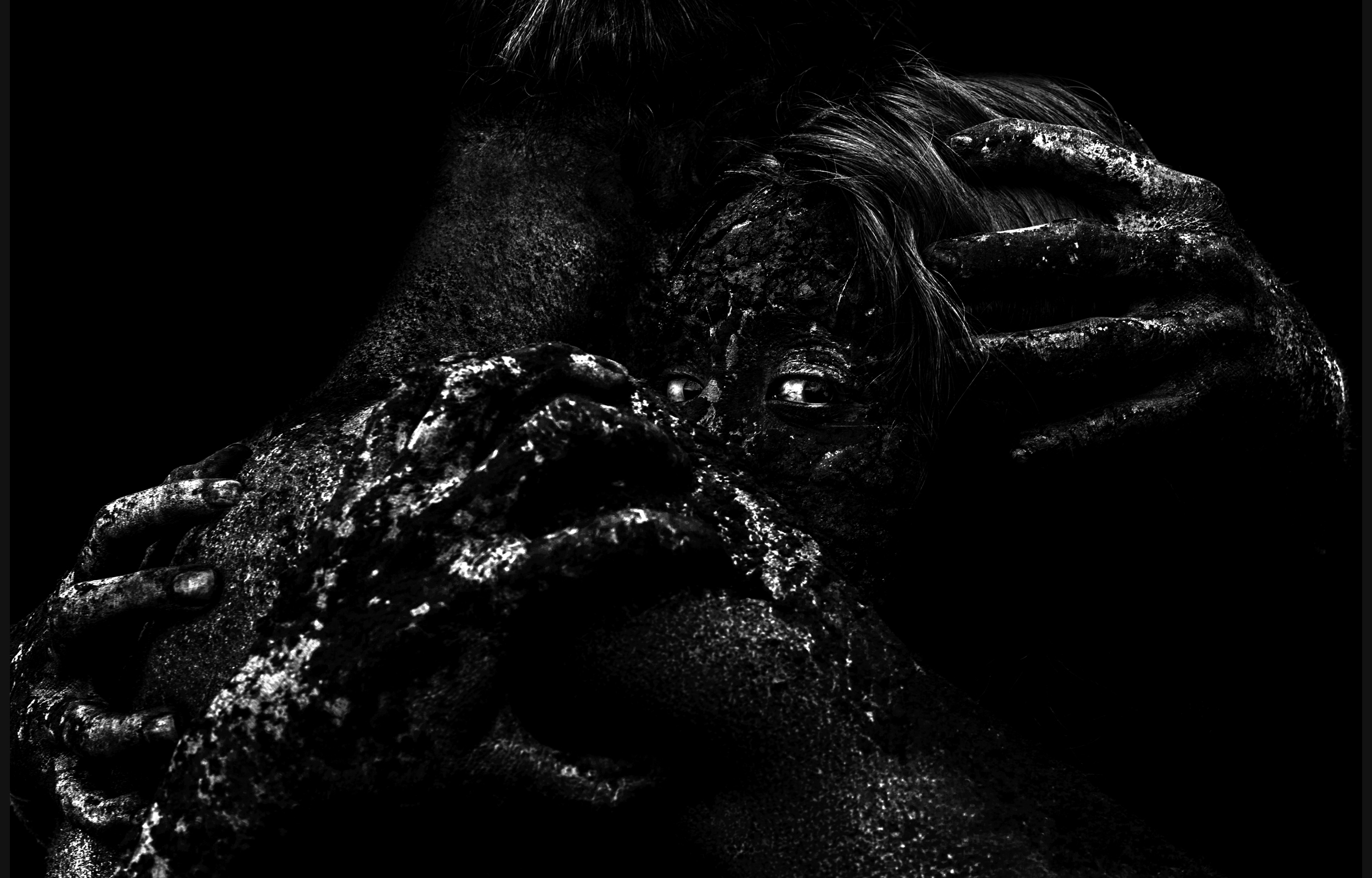 ©gregorygaydu / portrait Noir Foncé n°34 - qui couple enlacé